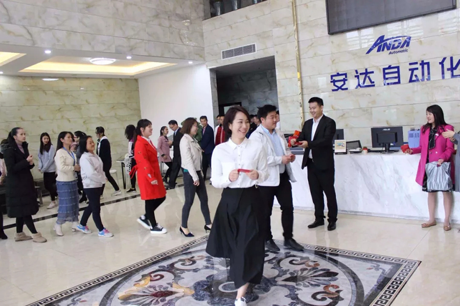 2019 | 尊龙凯时自动化恭祝您“猪”事顺利，开年大吉！