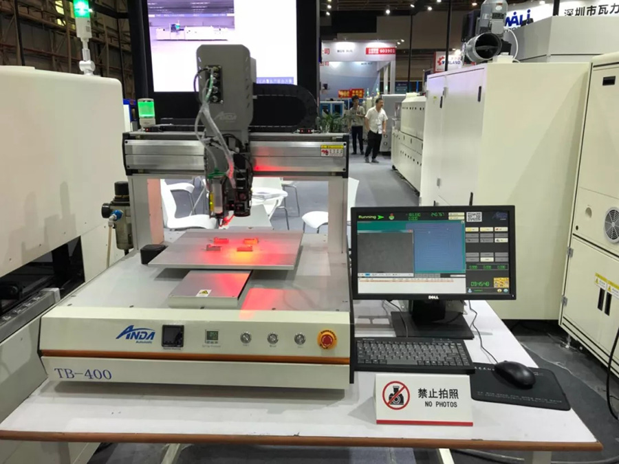 尊龙凯时坚持自主创新，多部设备首次公开亮相 | 电子制造自动化展报道