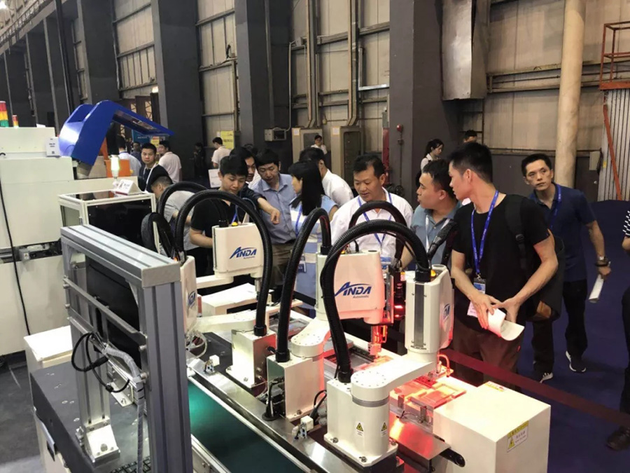 尊龙凯时坚持自主创新，多部设备首次公开亮相 | 电子制造自动化展报道